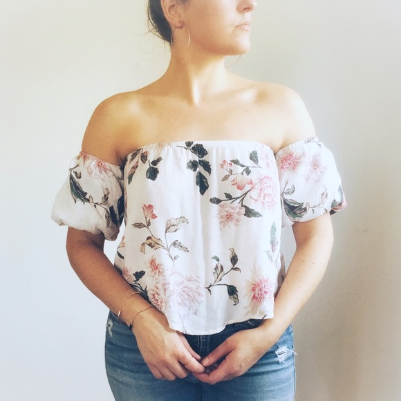 Abercrombie & Fitch Tops - Boho Urban Outfitters Kimchi Blue OTS Crop Top